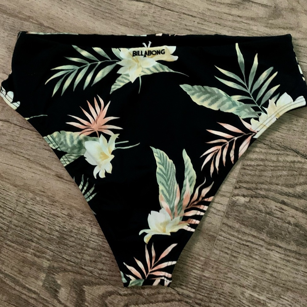 NWOT Billabong High Waisted Bikini Bottoms Size Small - Picture 2 of 4